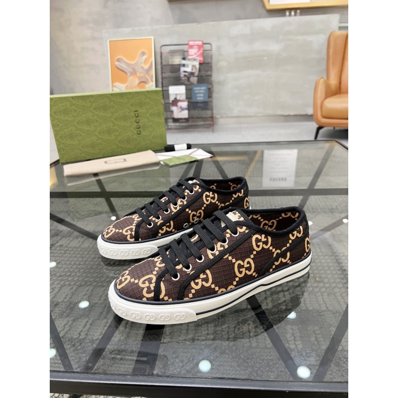 G*u*i casual shoes